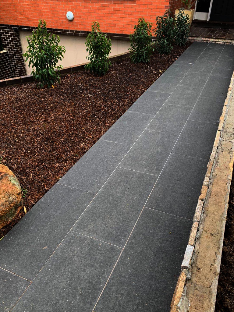 Lux Black Bluestone 800x400x30 Flamed Beveled