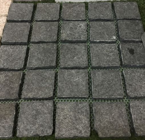 Paver Black Pearl CobblesOnMesh 90x90x20 Flamed